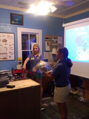 Giving Presentations: Interns have the opportunity to give public presentations on topics such as fish identification, Florida Keys ecology, and lionfish collection/handling.